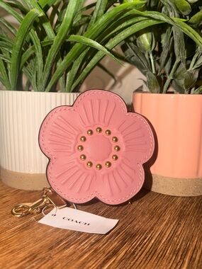 COACH tea rose coin purse